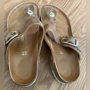 Birkenstock Gizeh Big Buckle Sandal in Cognac